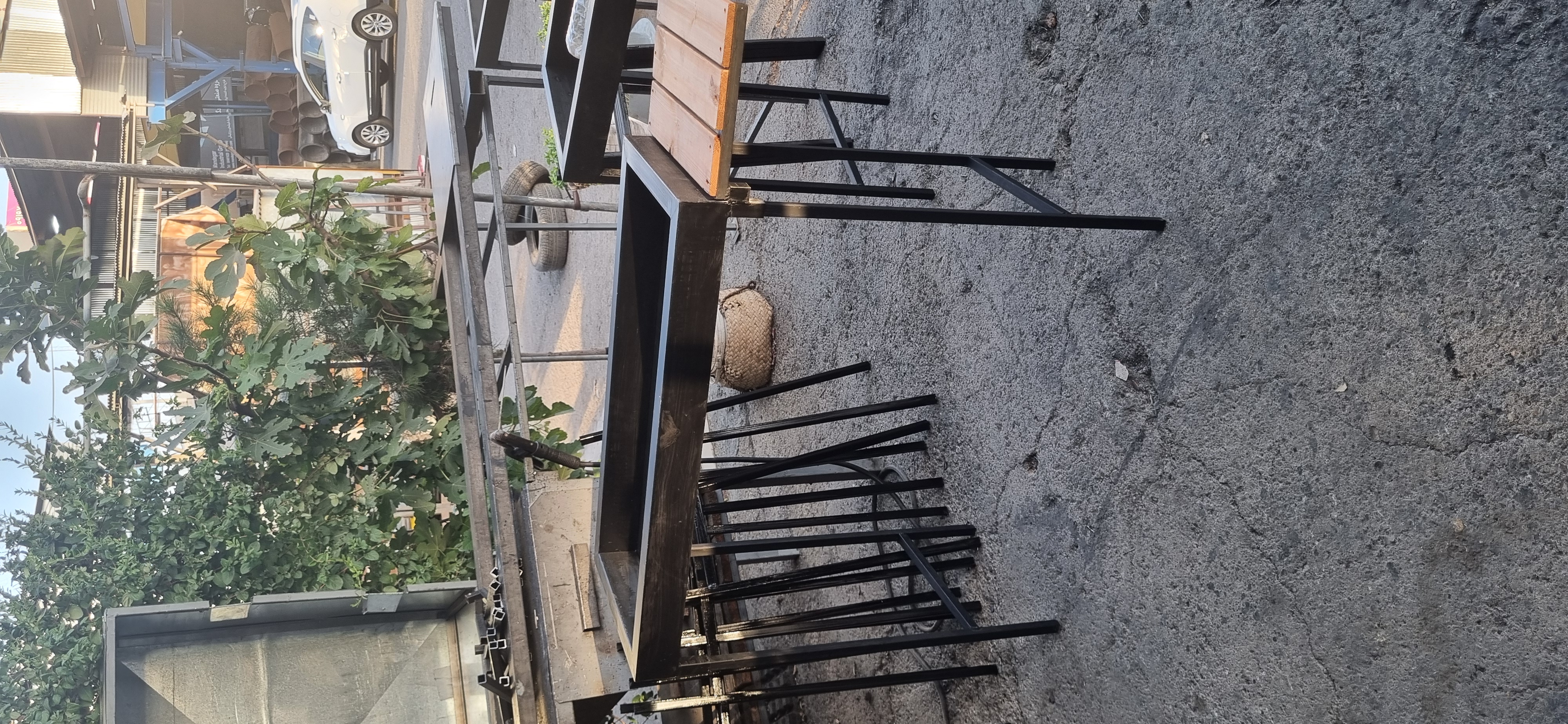 منقل۴۰×۹۰ذغالی با میز بغل و درب گالوانیزه