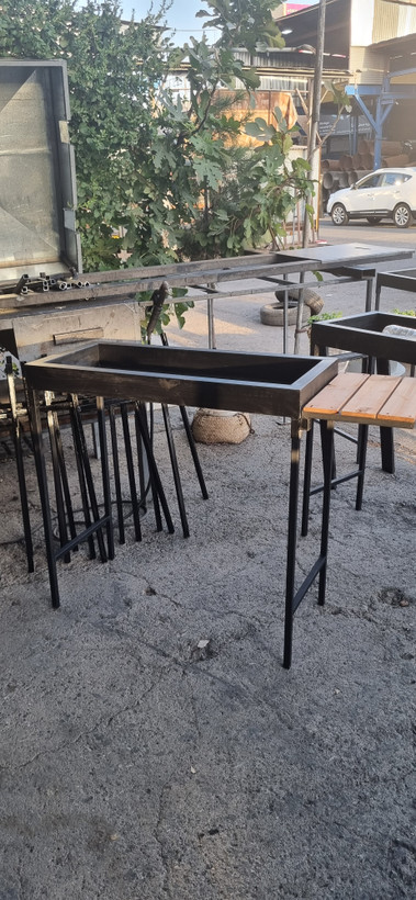 منقل۴۰×۹۰ذغالی با میز بغل و درب گالوانیزه