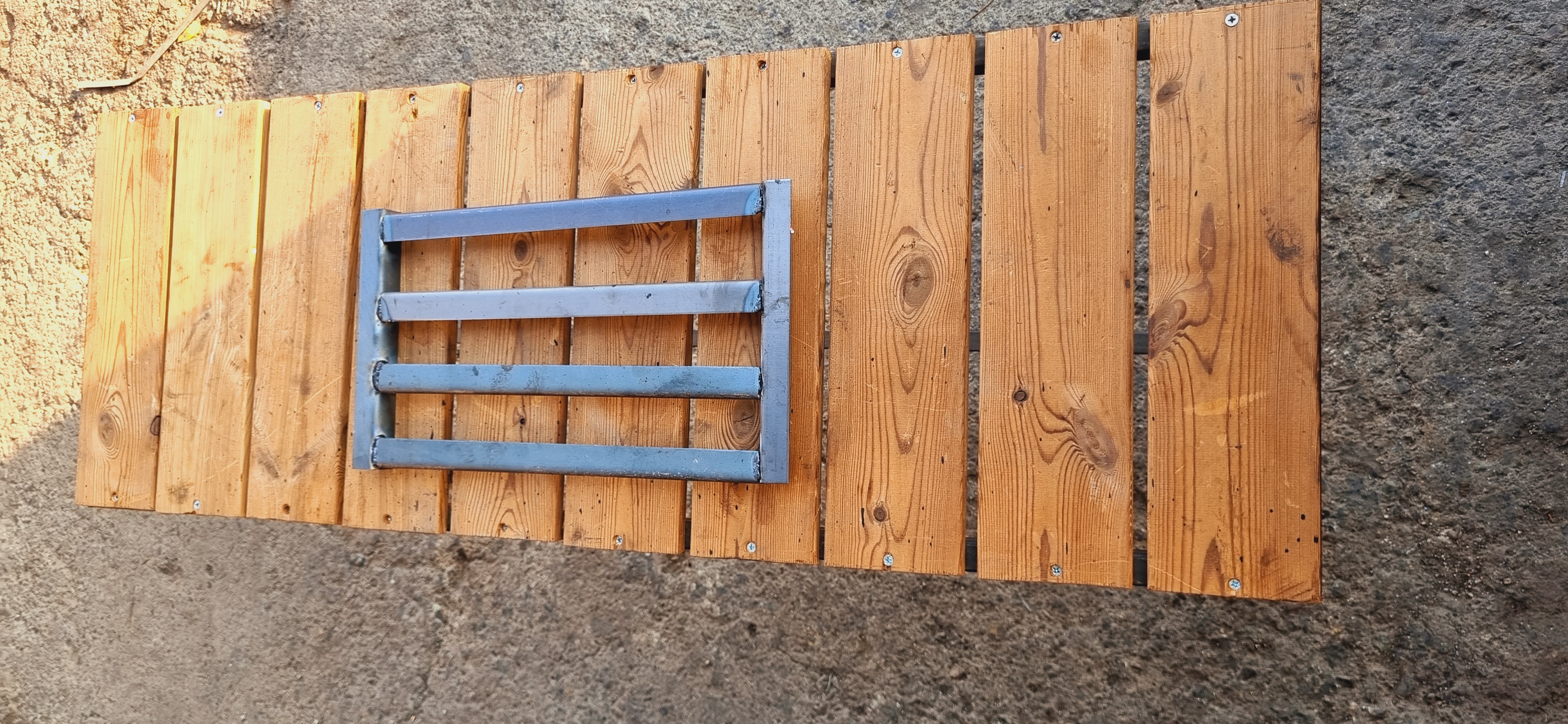 زیرکتری یا زیر قابلمه مخصوص منقل ذغالی